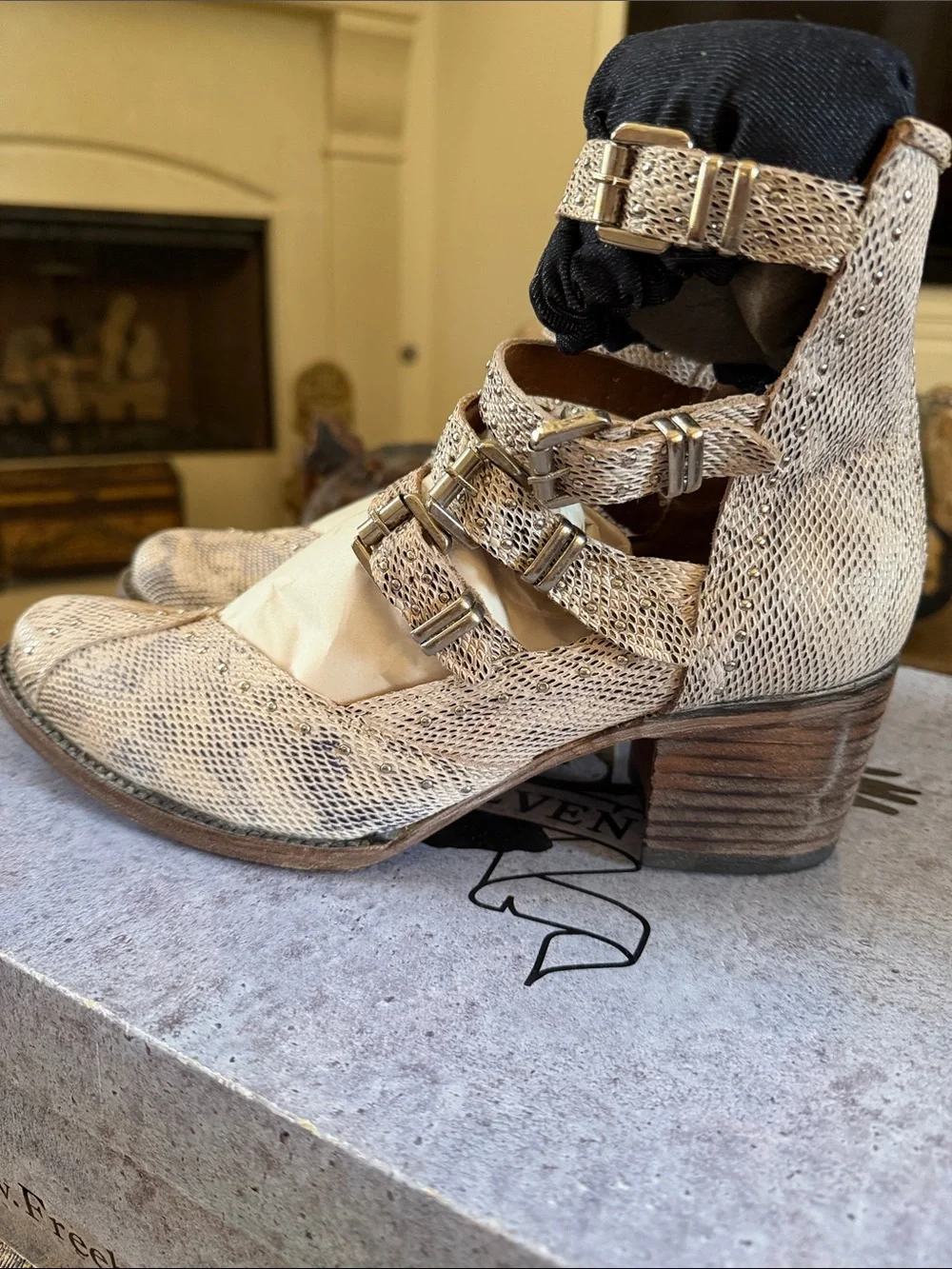 Freebird by Steven Felicity Snake Print Ankle Boots in Black and White Sz 11